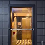 Grey House & 公寓 *