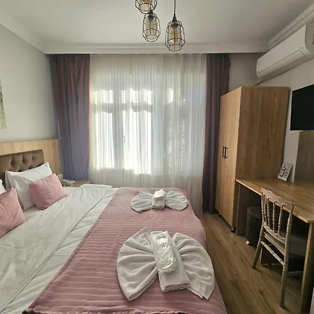 Grey House Apartments - Historical Peninsula Hotel 3*