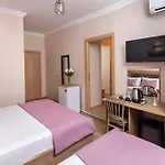 公寓 Grey House & *