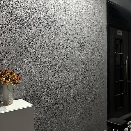 Grey House Apartments - Historical Peninsula Hotel 3*