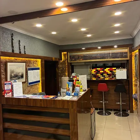 Grey House Apartments - Historical Peninsula Hotel