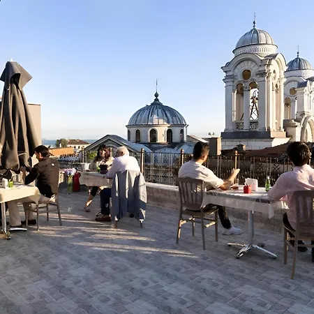 Grey House Apartments - Historical Peninsula Hotel