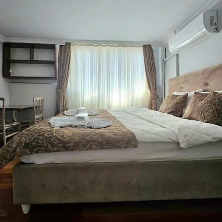 Grey House Apartments - Historical Peninsula 3*