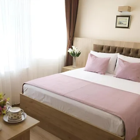 Grey House Apartments - Historical Peninsula Hotel