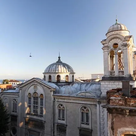 Grey House Apartments - Historical Peninsula Hotel 3*